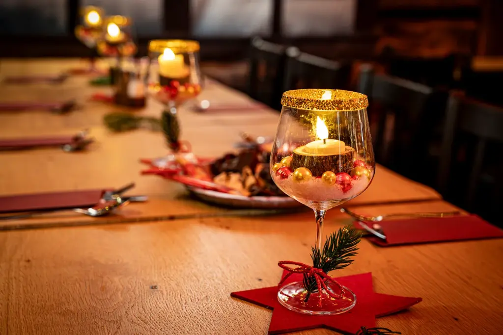 WinterCottage-am-Rathaus-festlich-gedeckt